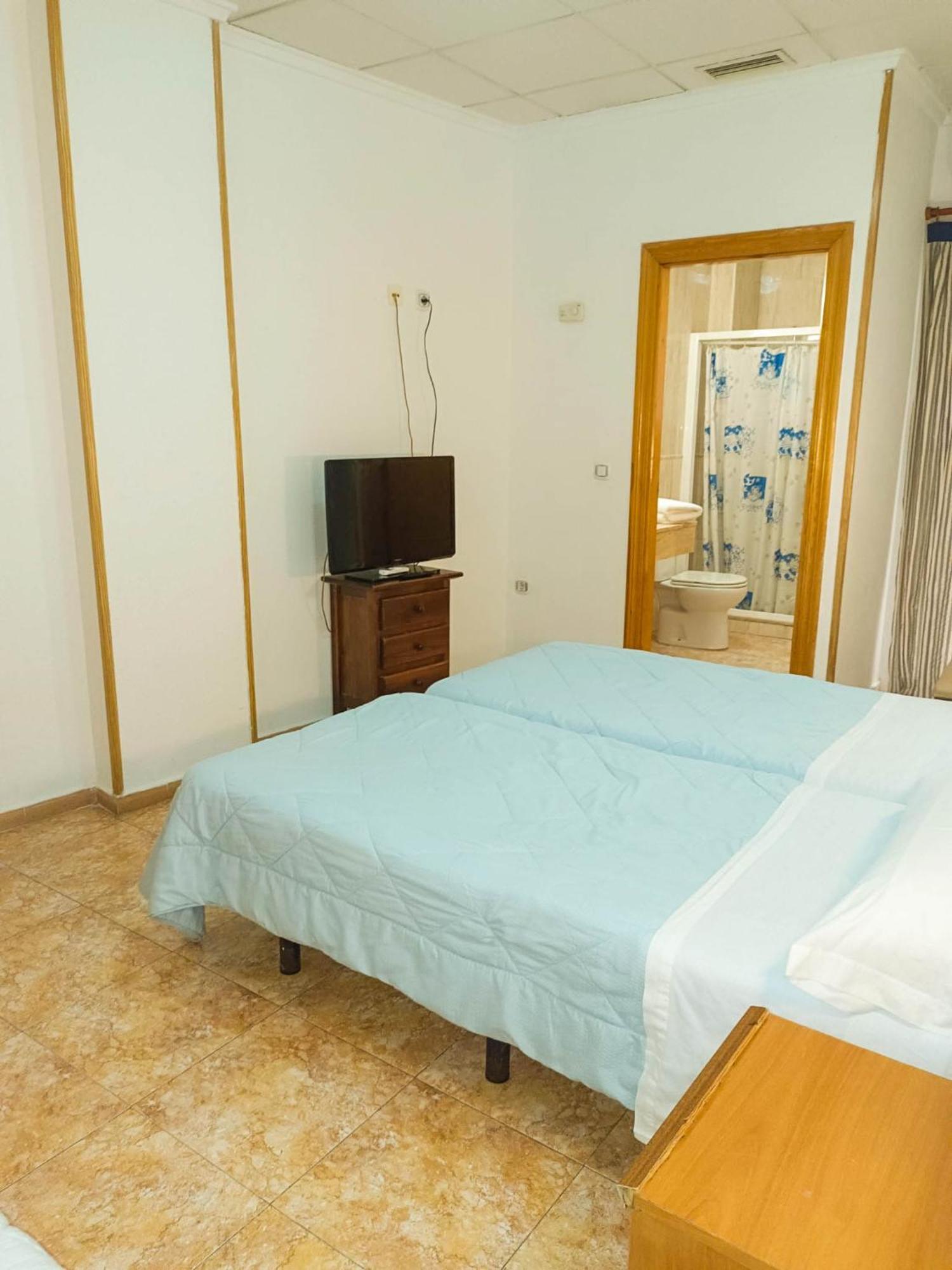 Hostal Gran Via Levante Torrevieja Dış mekan fotoğraf