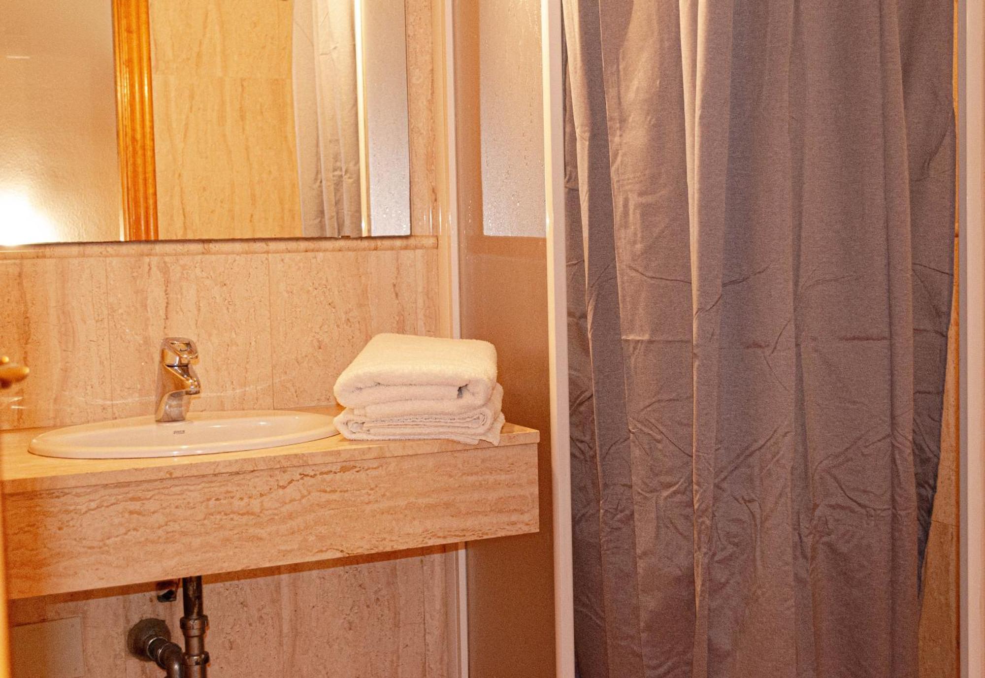 Hostal Gran Via Levante Torrevieja Dış mekan fotoğraf